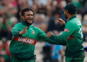 দুই কিংবদন্তি ক্রিকেটারকে ছাড়িয়ে যাওয়ার দুর্দান্ত সুযোগ সাকিবের সামনে